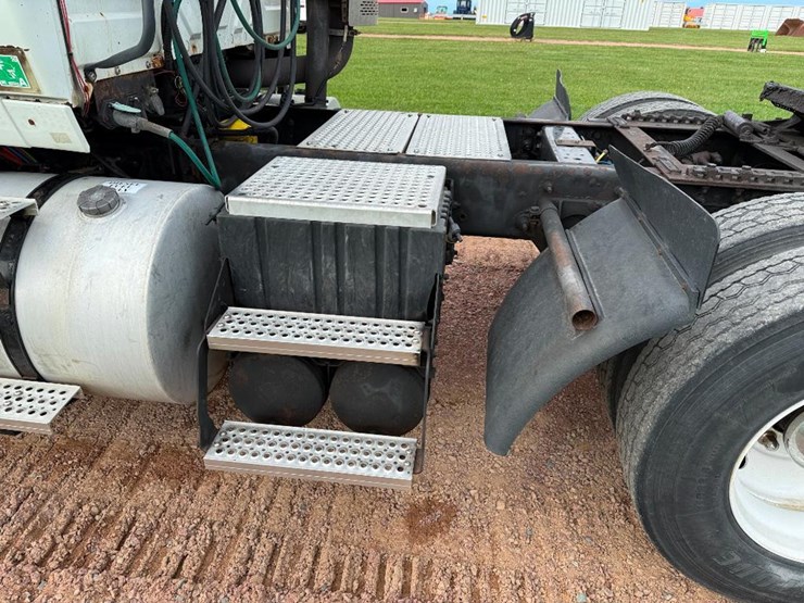 international-prostar-image-25