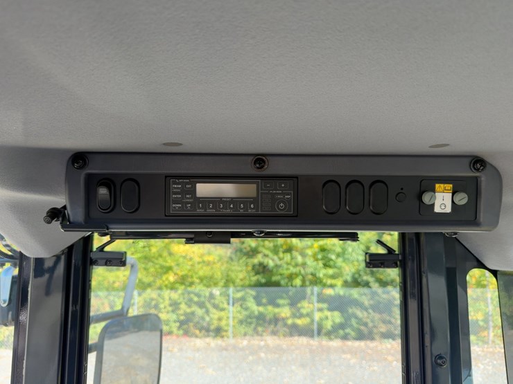 2022-komatsu-wa200-8-image-25