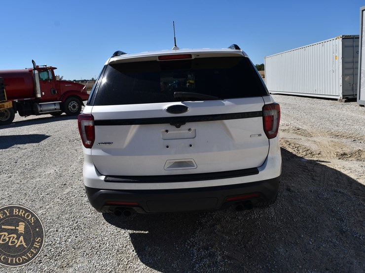 2018-ford-explorer-image-15