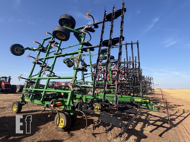 2023-john-deere-2430-image-4