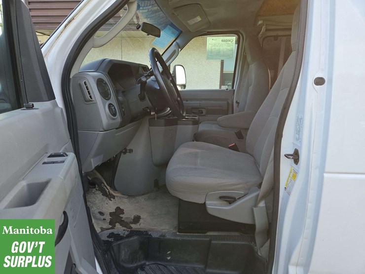 2013-ford-cargo-image-16