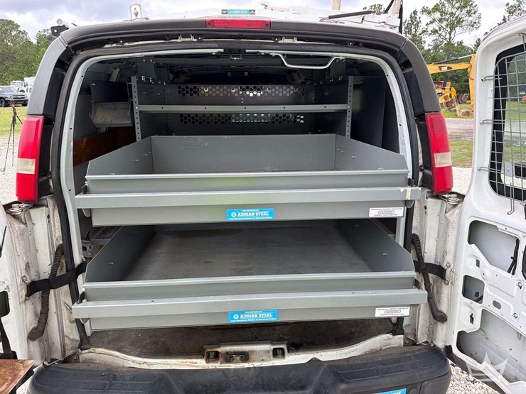 2018-chevrolet-express-2500-image-33