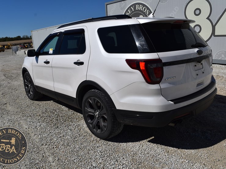 2018-ford-explorer-image-13