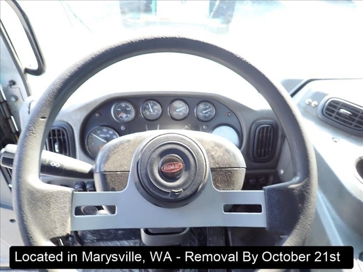 2016-peterbilt-320-image-18