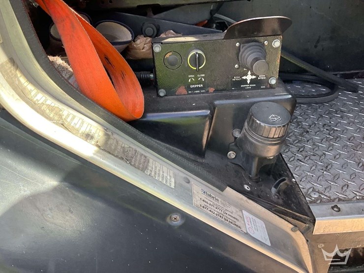 2019-peterbilt-520-image-13