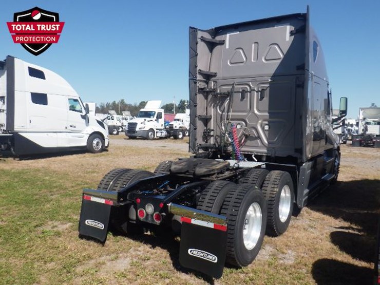 2024-freightliner-cascadia-126-image-9