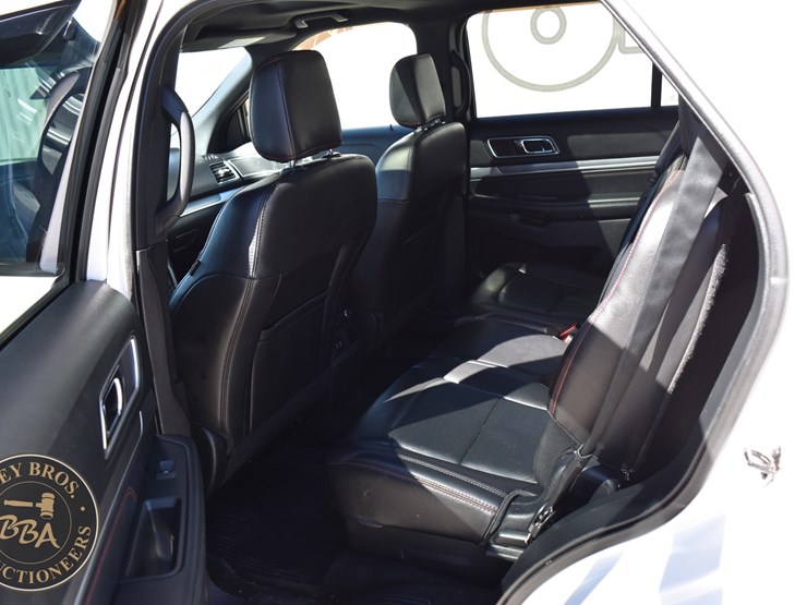 2018-ford-explorer-image-35