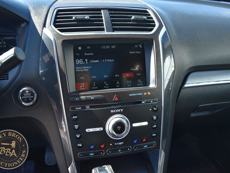 2018-ford-explorer-image-26