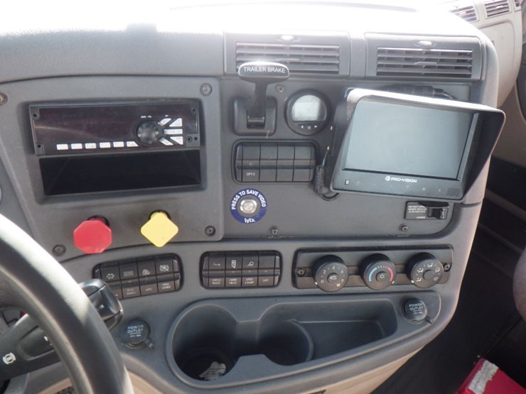 2017-freightliner-cascadia-113-image-13