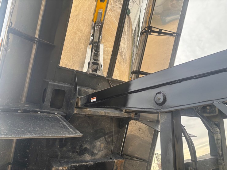 2025-axle-end-dump-image-51