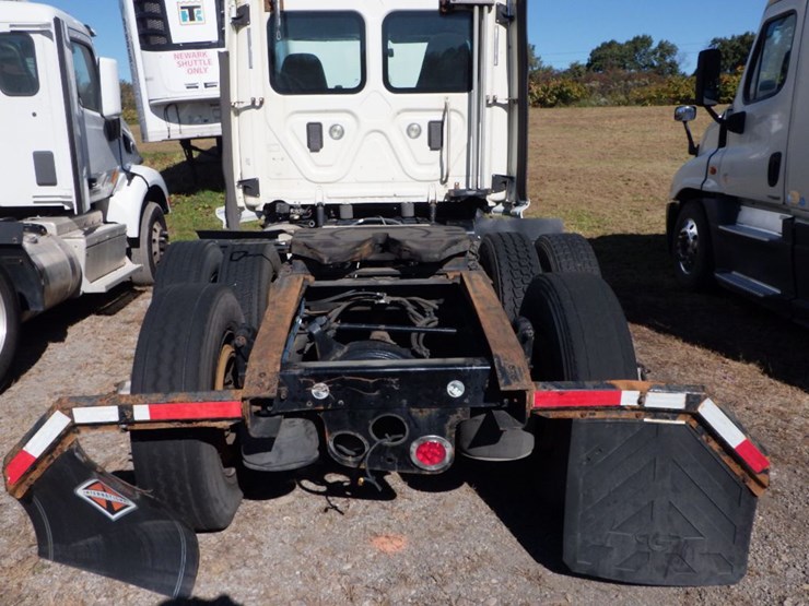 2017-freightliner-cascadia-116-image-9