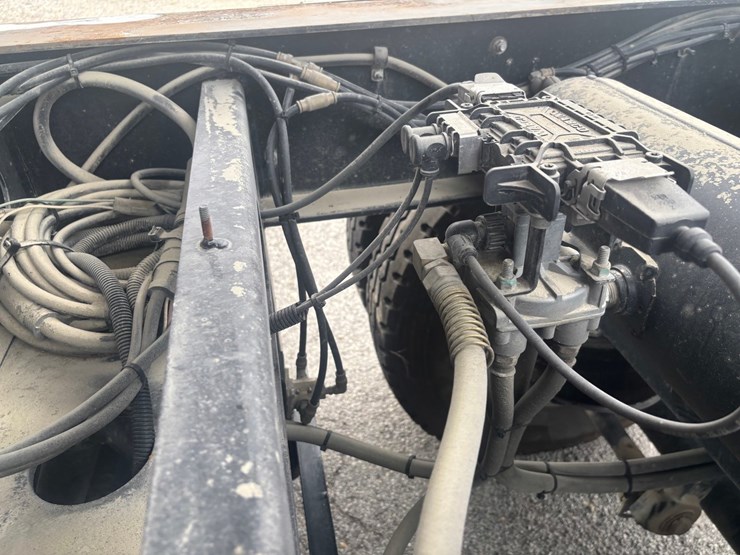 2025-axle-end-dump-image-65