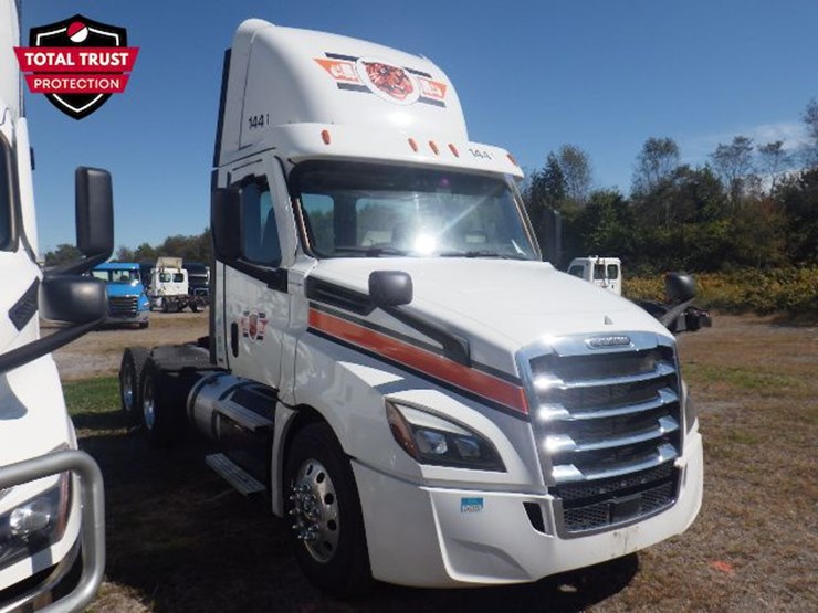 2021-freightliner-cascadia-126-image-4