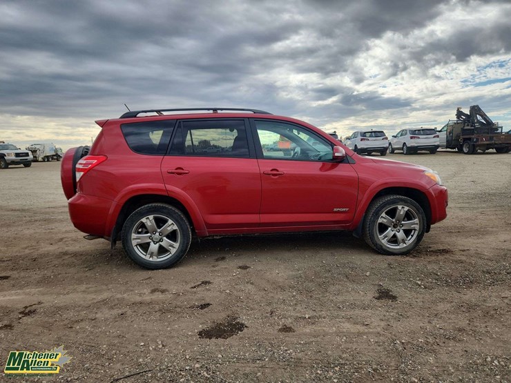 2010-toyota-rav4-image-37