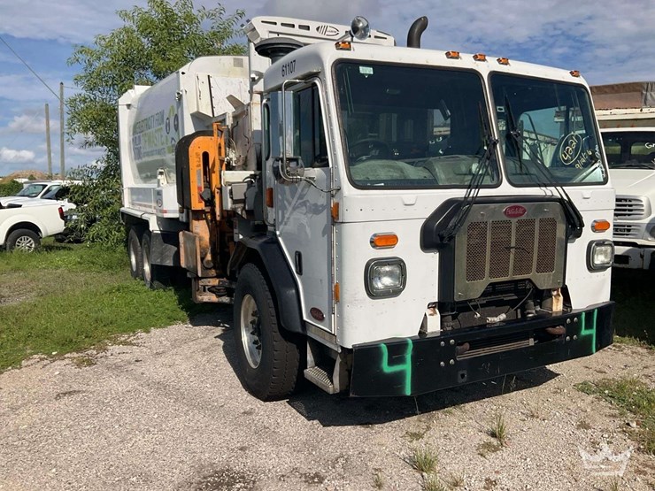 2019-peterbilt-520-image-2