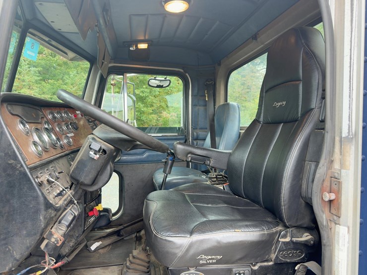 2004-peterbilt-357-image-33