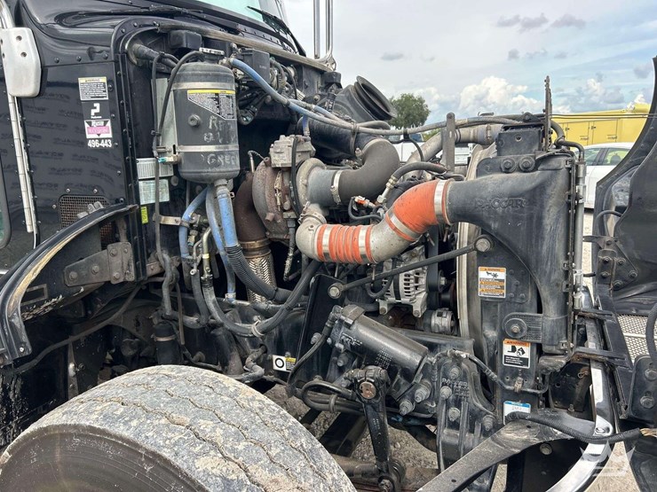 2015-peterbilt-348-image-7