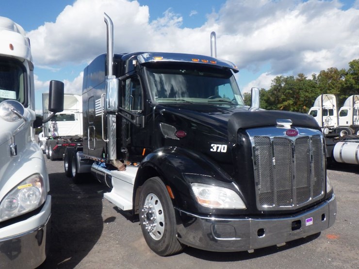 2018-peterbilt-579-image-3