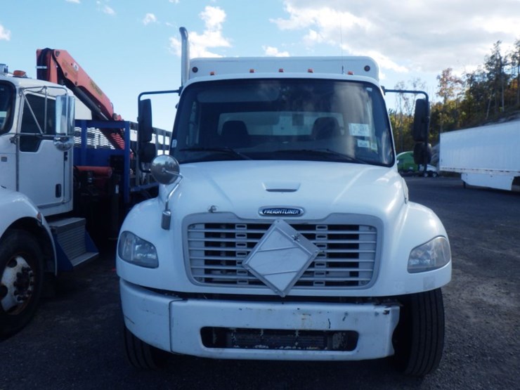 2012-freightliner-m2-106-image-3