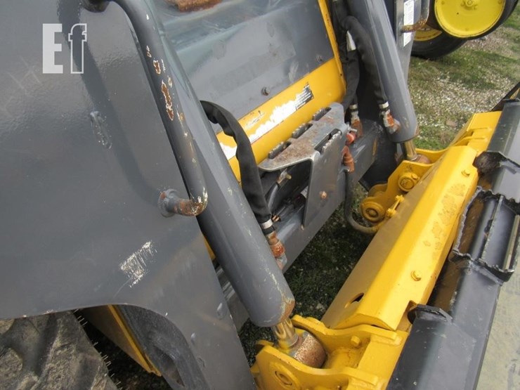 2023-deere-318g-image-7