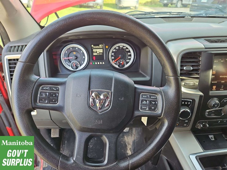 2015-dodge-1500-image-18