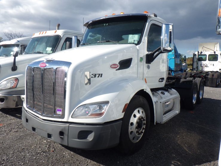 2015-peterbilt-579-image-1