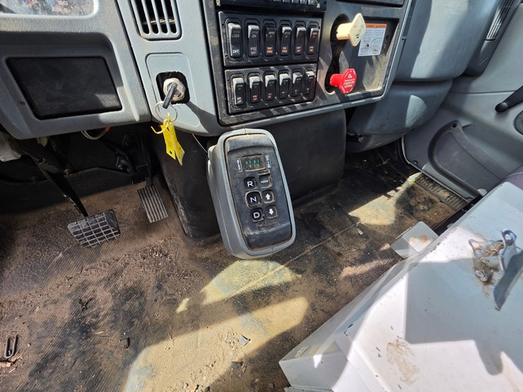 2007-international-durastar-4400-image-41