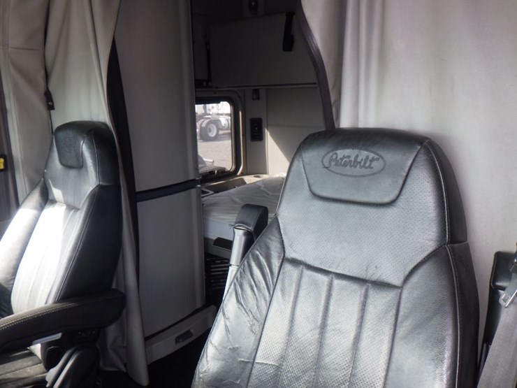 2018-peterbilt-579-image-19