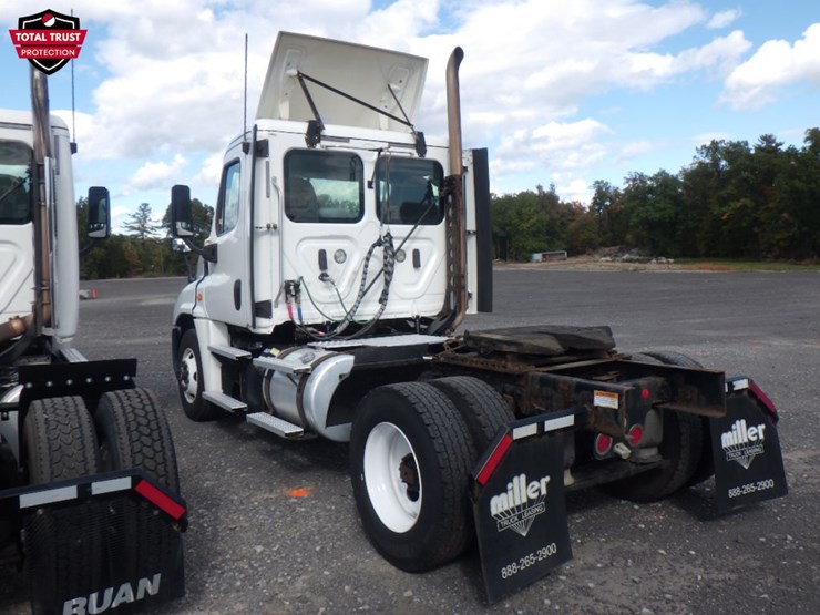 2020-freightliner-cascadia-125-image-9