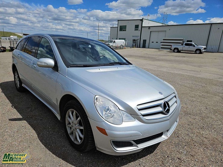 2006-mercedes-benz-r-class-r350-awd-4dr-wagon-image-2