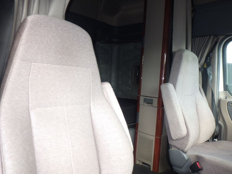 2018-freightliner-cascadia-125-image-4