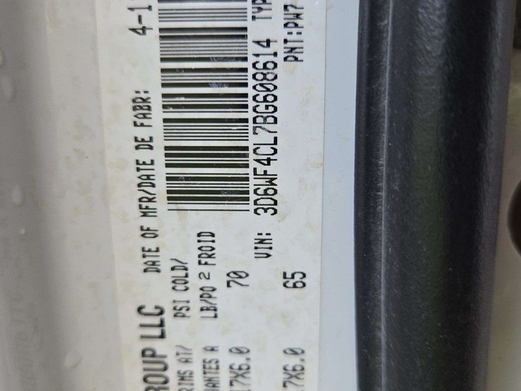 2011-dodge-3500-image-40