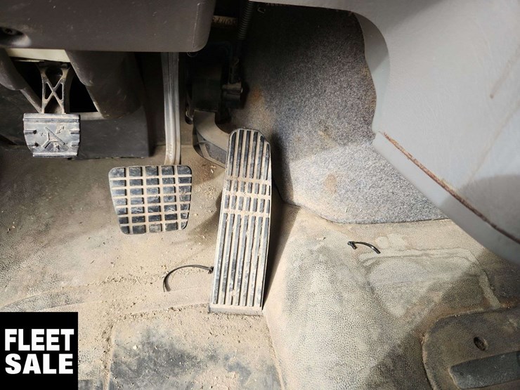 2016-freightliner-m2-106-image-20
