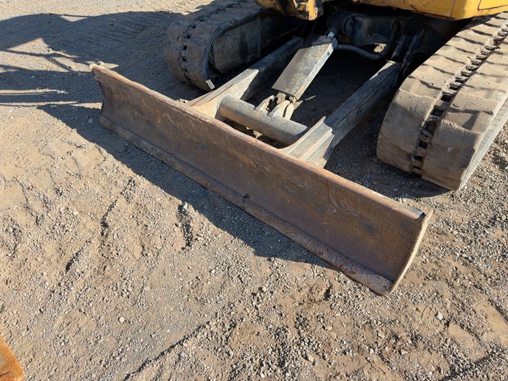 2014-caterpillar-305-image-15