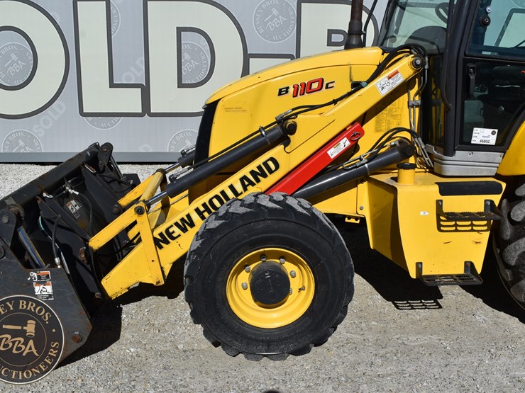 2013-new-holland-b110c-image-42