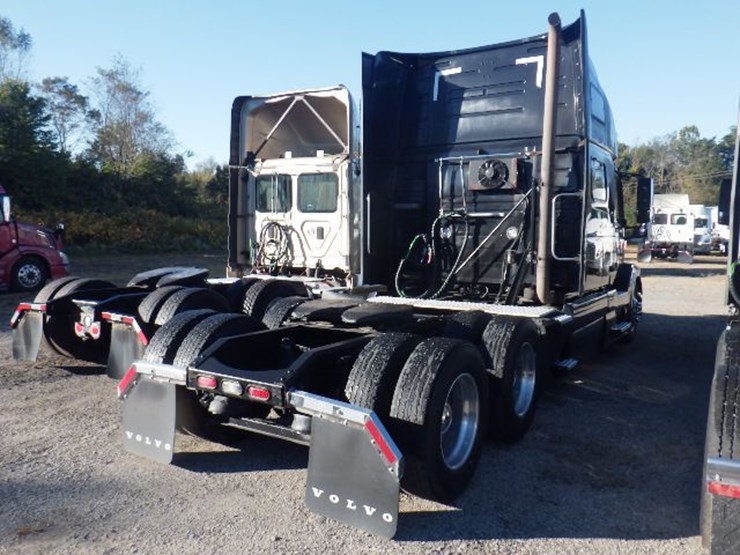 2016-volvo-vnl780-image-13