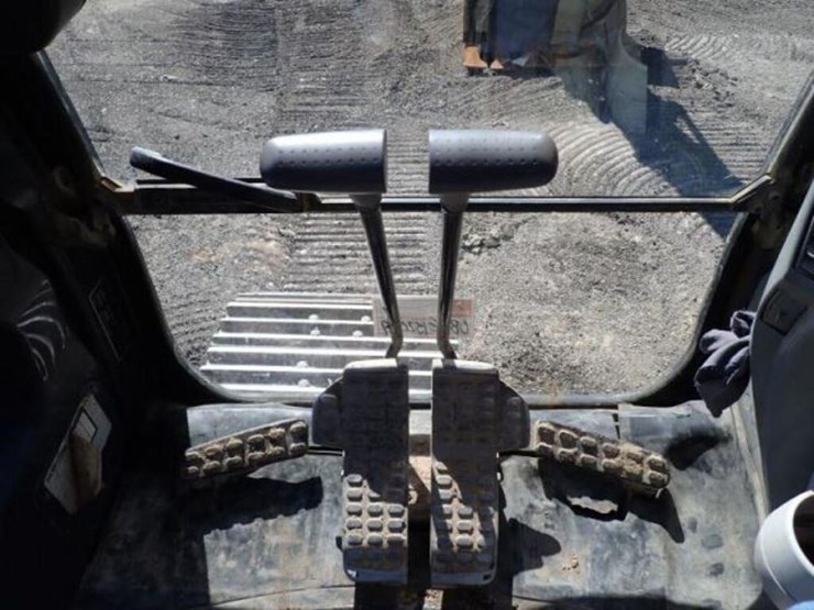 2014-deere-350g-lc-image-12