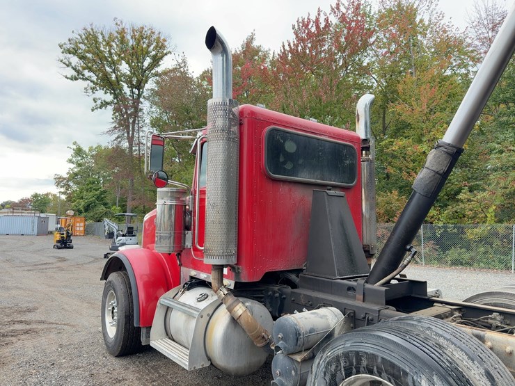 2008-peterbilt-367-image-14