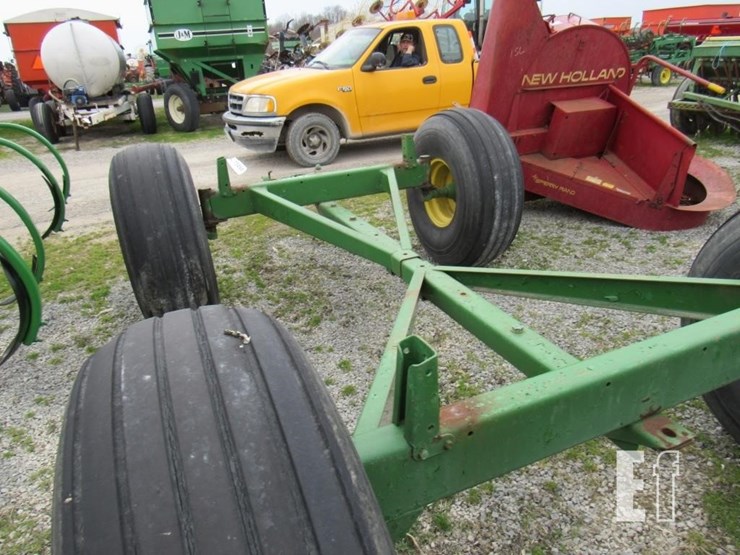 john-deere-1075-image-2