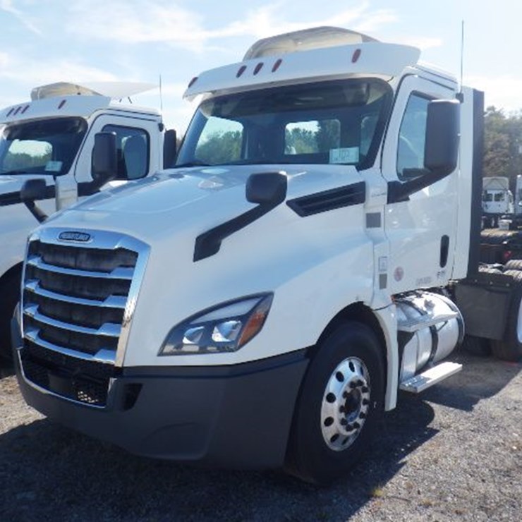 2018 FREIGHTLINER CASCADIA 126