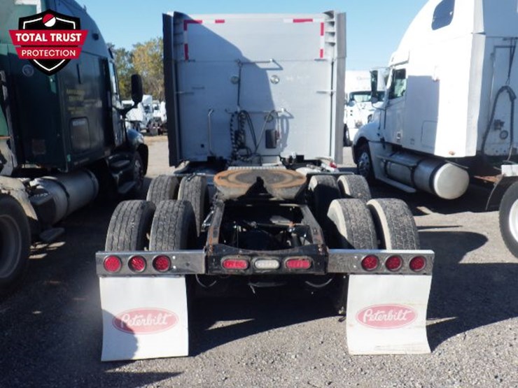 2019-peterbilt-579-image-11