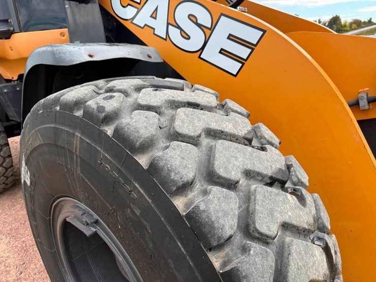 2019-case-721g-image-9