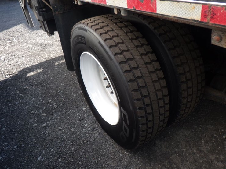 2020-freightliner-m2-106-image-5