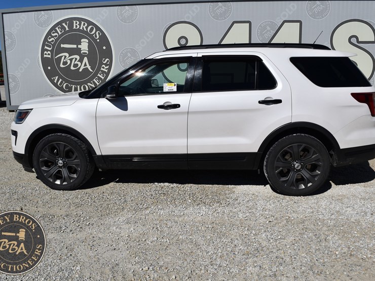 2018-ford-explorer-image-12