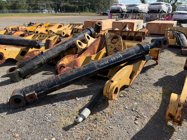 caterpillar-323-image-4