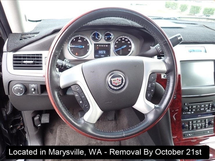 2011-cadillac-escalade-image-21