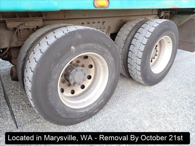2015-peterbilt-320-image-13