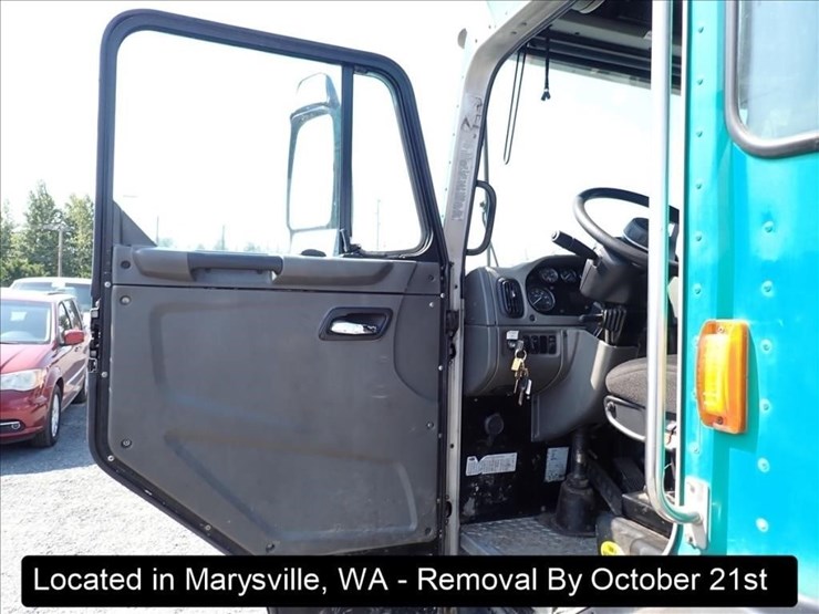 2016-peterbilt-320-image-11