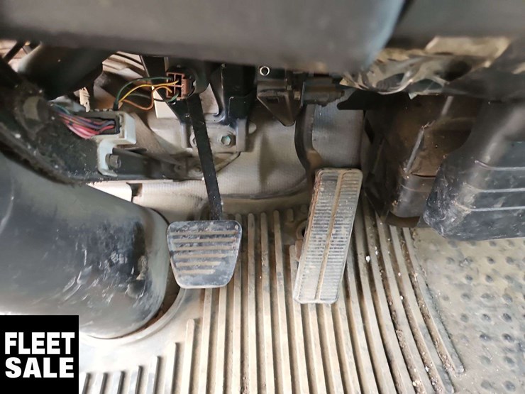 2006-isuzu-npr-image-17