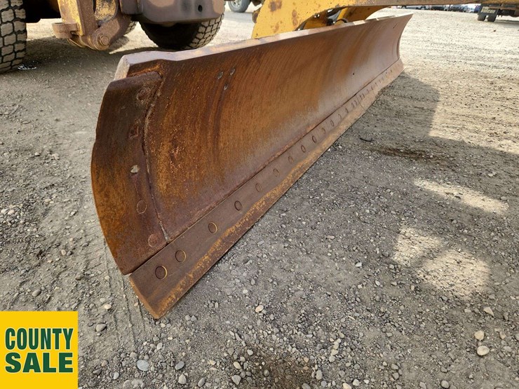 2015-caterpillar-140m-image-48